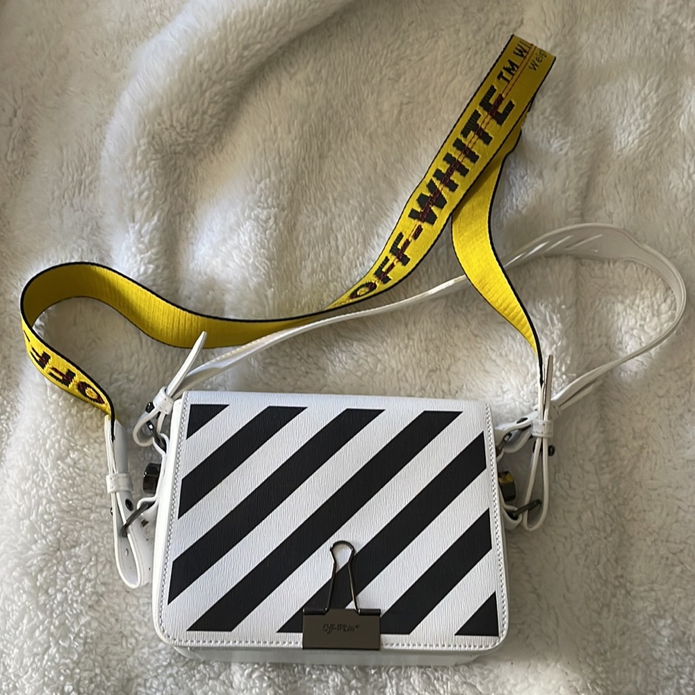 OFF-WHITE Binder Clip Bag
Diag White Black Yellow